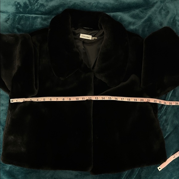 Calvin Klein black Faux Fur Jacket/capelet - Picture 8 of 8